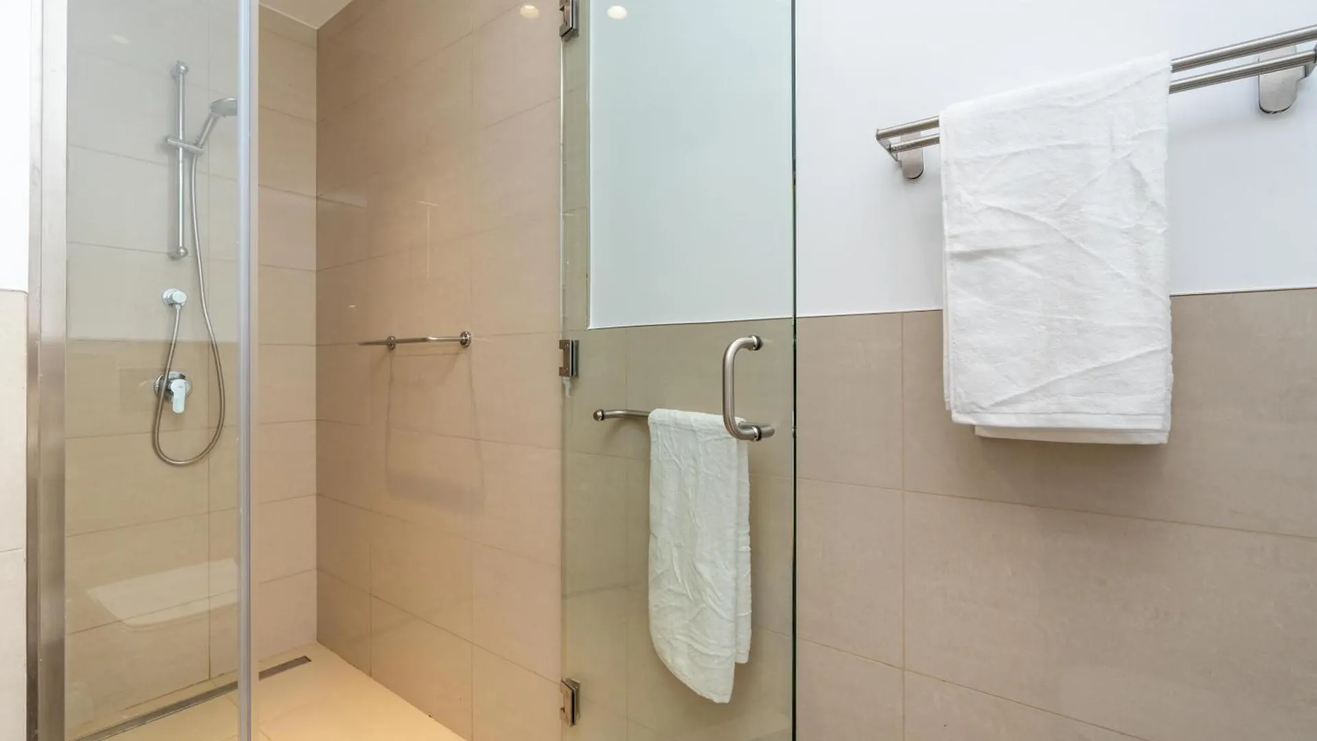 Modern Three Bedroom Plus Private Study Room Dubai 0*,  United Arab Emirates