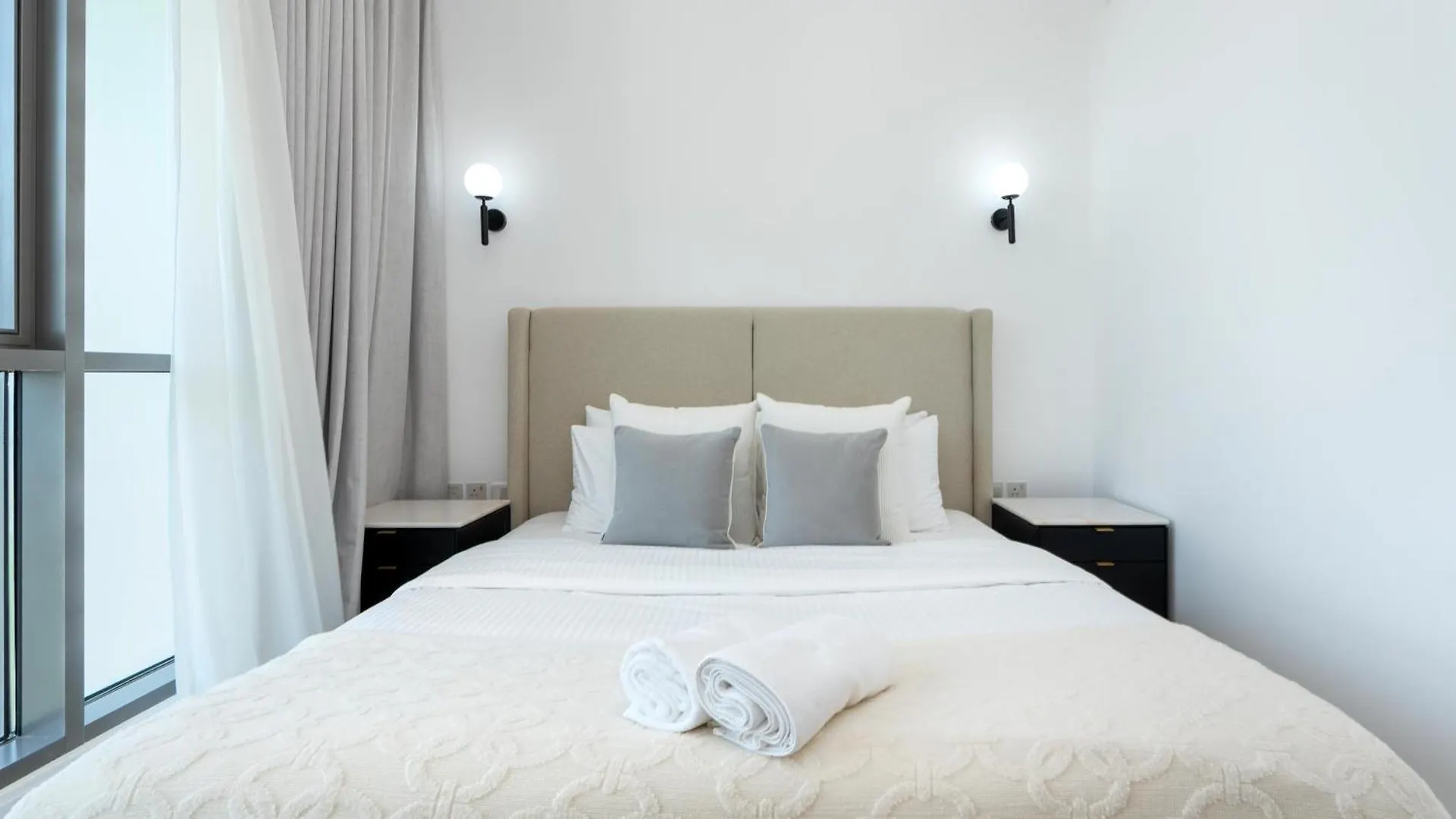 Apartment Modern Three Bedroom Plus Private Study Room Dubai