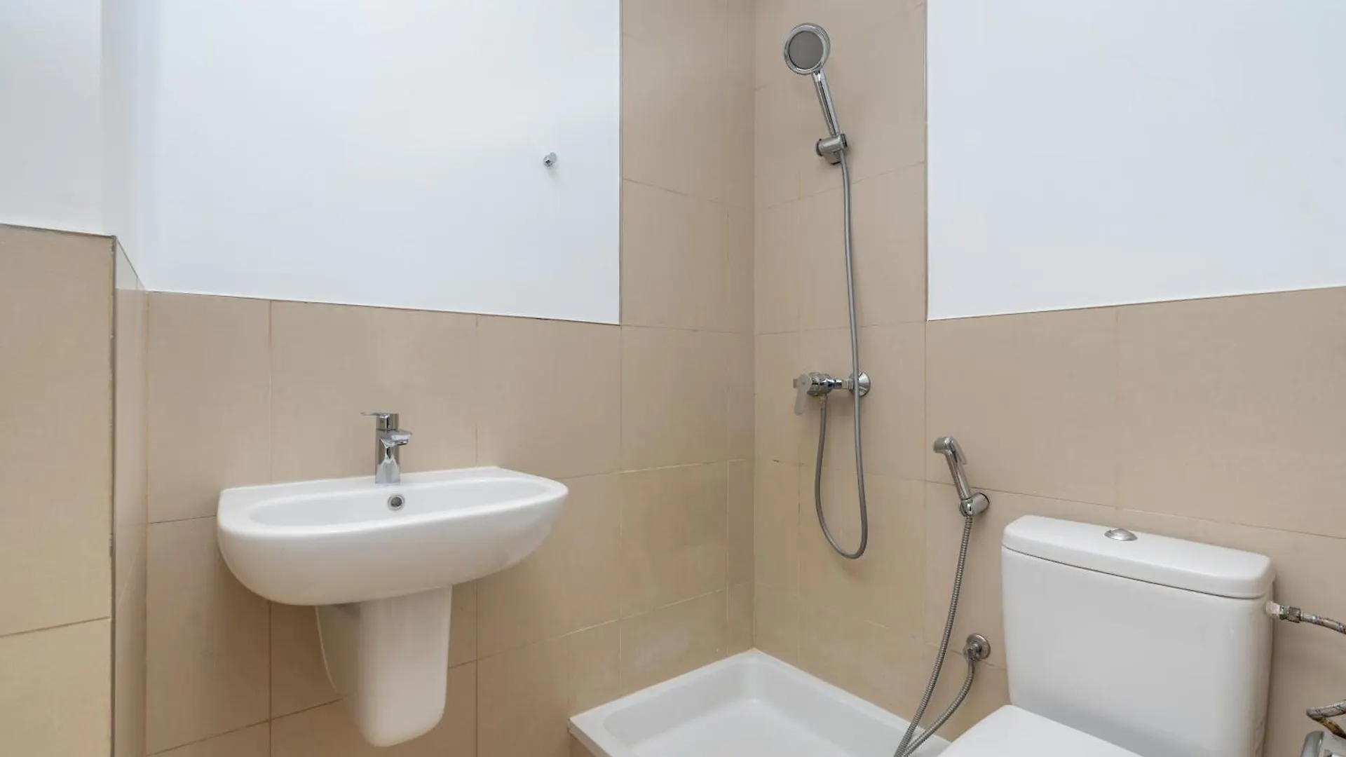 Modern Three Bedroom Plus Private Study Room Dubai Apartment
