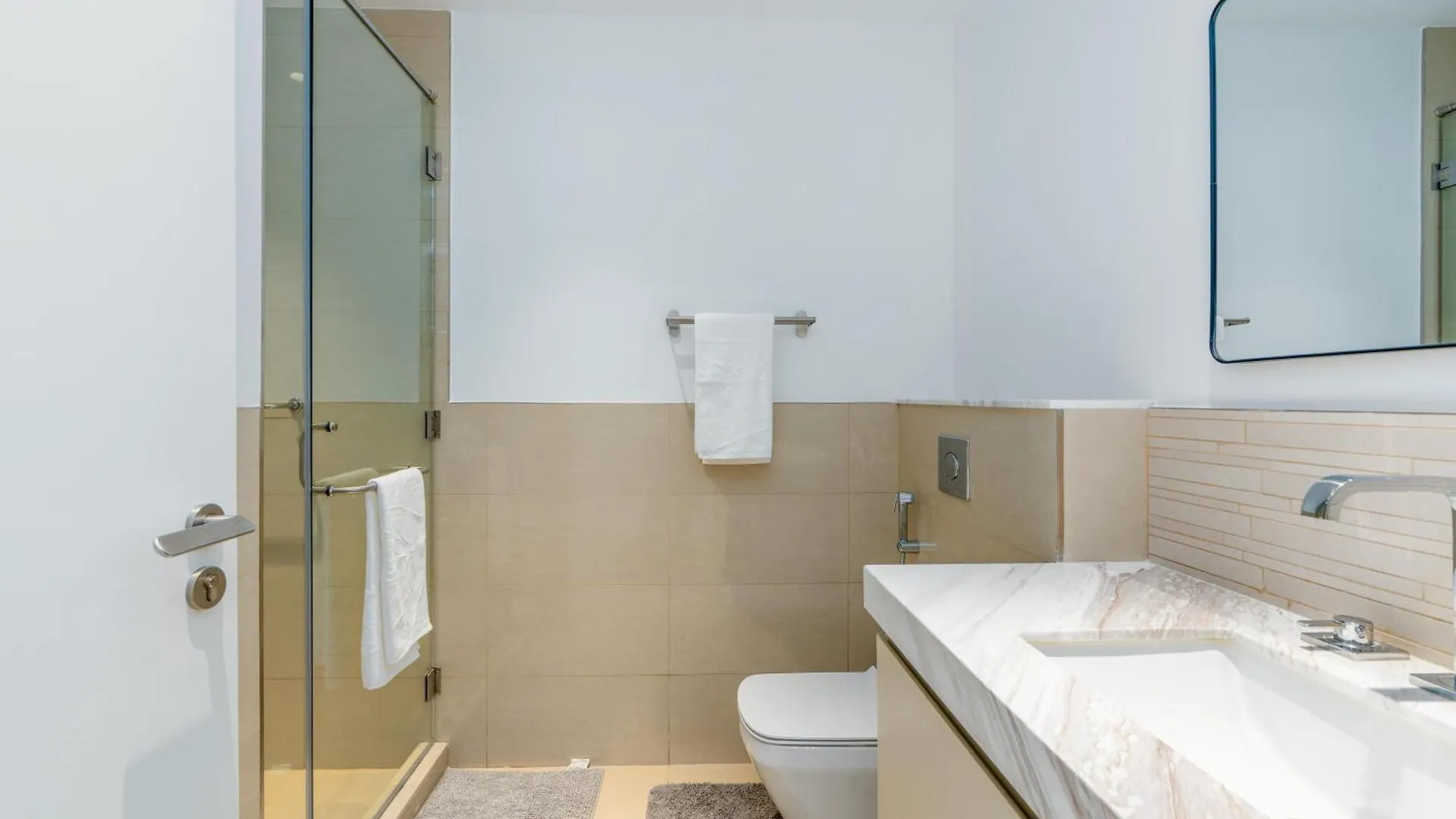 Apartment Modern Three Bedroom Plus Private Study Room Dubai