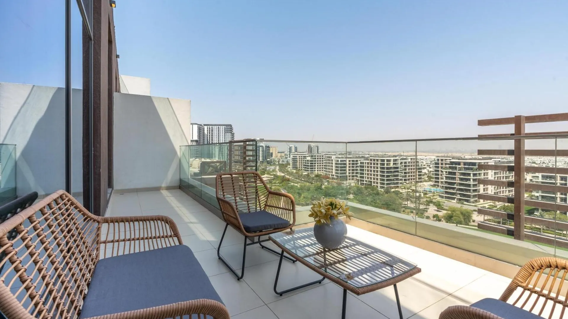 Apartment Modern Three Bedroom Plus Private Study Room Dubai