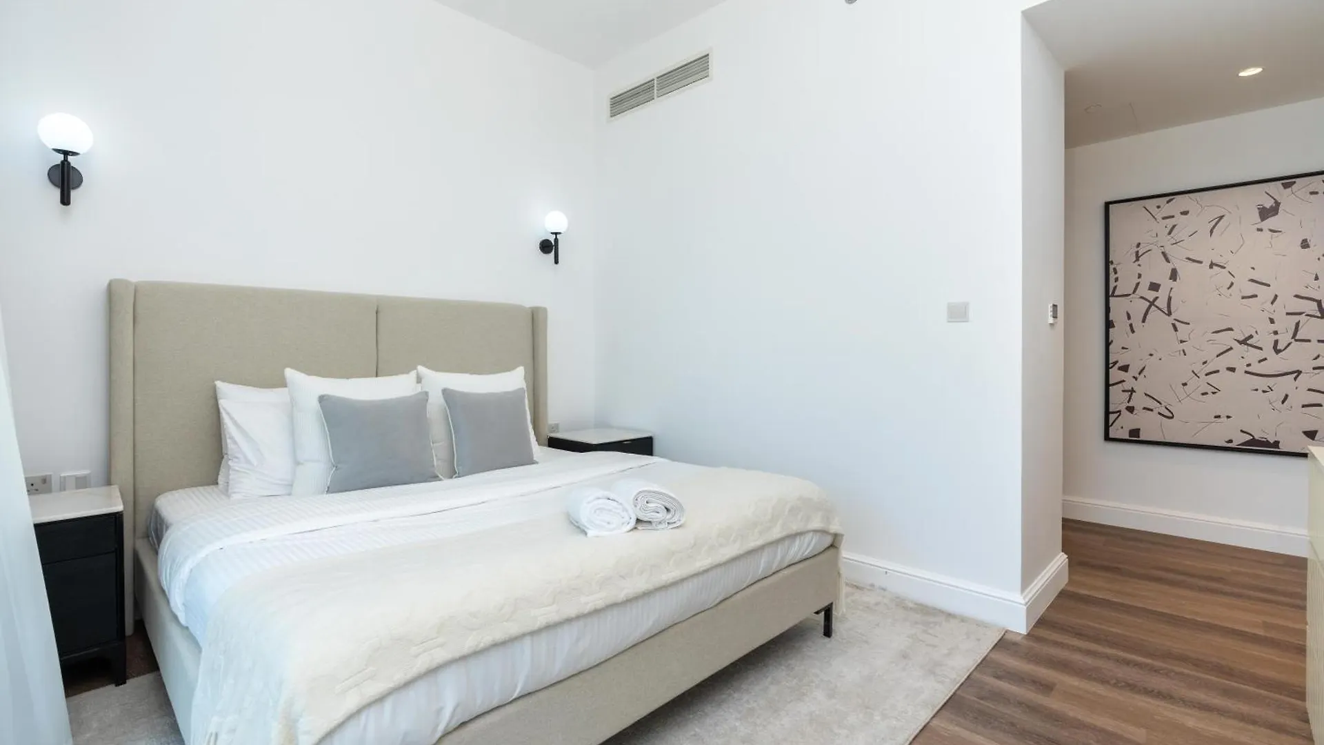 Apartment Modern Three Bedroom Plus Private Study Room Dubai